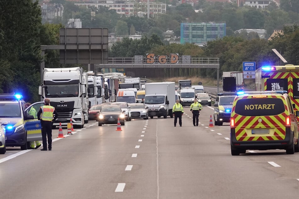 Während der Rettungsmaßnahmen bildete sich auf der A4 bei Dresden ein Stau.