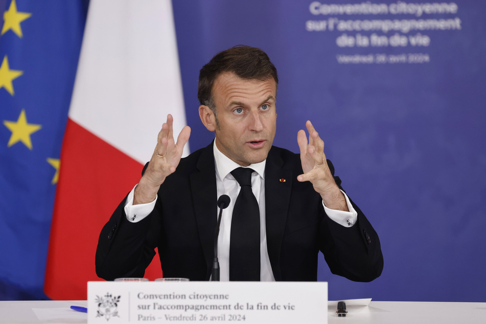 Frankreichs Präsident Emmanuel Macron will im Notfall westliche Bodentruppen in die Ukraine schicken. (Archivbild)