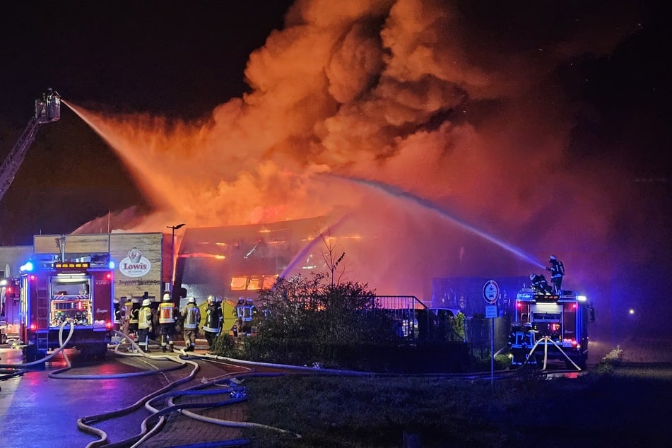 Die Feuerwehr Baesweiler wurde am gestrigen Dienstagabend zu einem Großbrand gerufen.