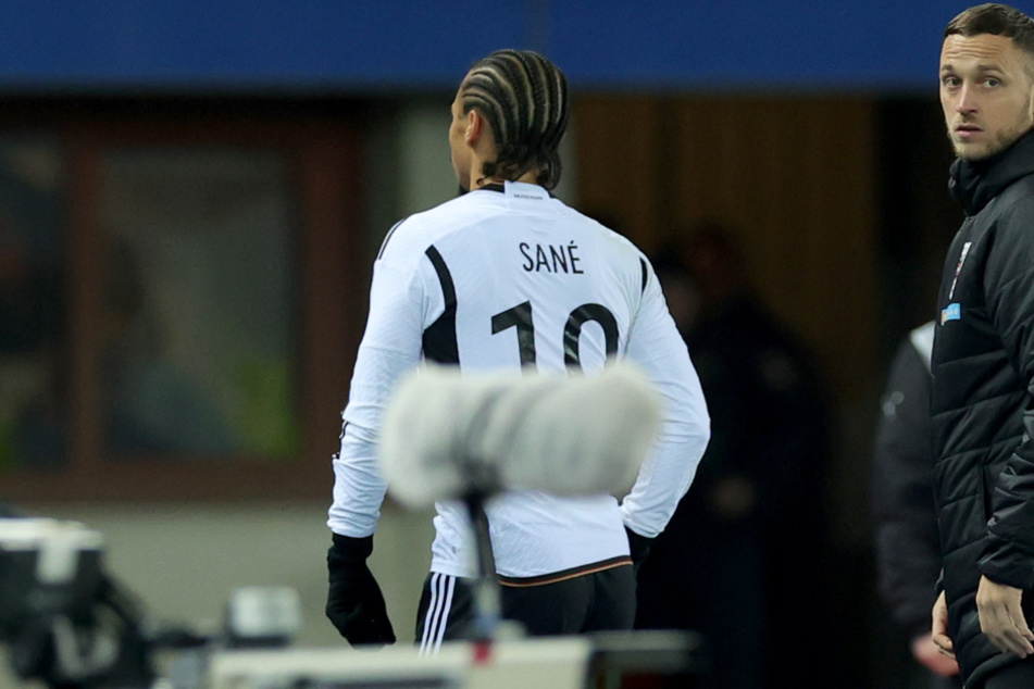 Leroy Sané (27, l.) verabschiedete sich am Dienstagabend frühzeitig in die Katakomben des Ernst-Happel-Stadions.