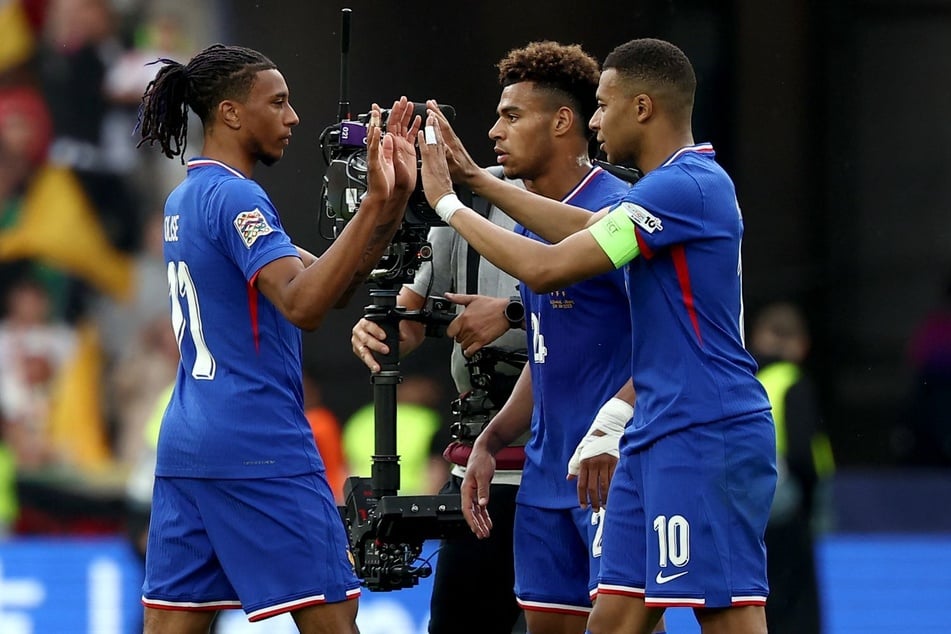 Olise und Mbappé spielen zusammen in der französischen Nationalmannschaft.