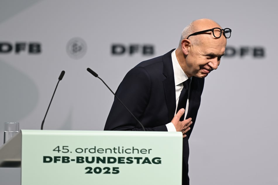 Bernd Neuendorf (64) wurde einstimmig wiedergewählt und geht damit seine zweite Amtszeit als DFB-Präsident.