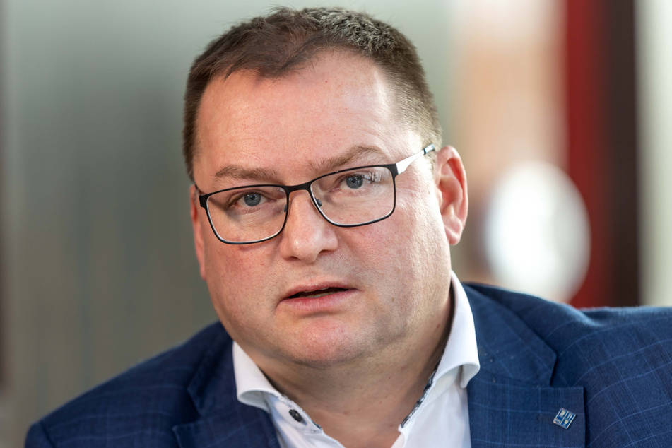 DEHOGA-Geschäftsführer Axel Klein (52) rechnet mit insgesamt sieben Milliarden Euro Verlust in der Gastronomie- und Hotelleriebranche.