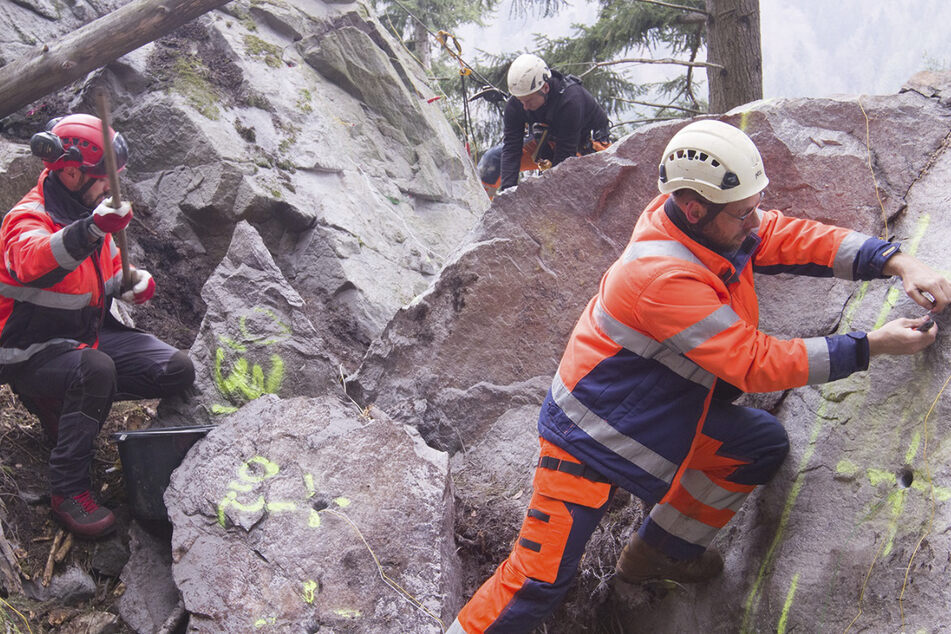 60-Tonnen-Koloss im Höllental gesprengt: Bahngleise und Straße wieder freigegeben