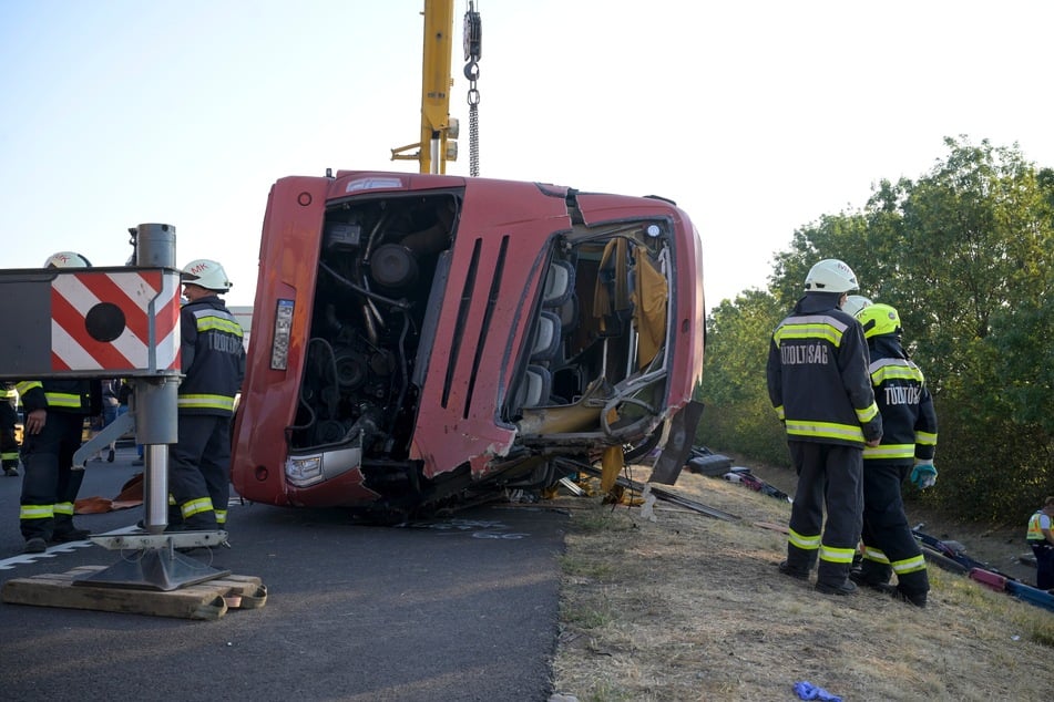 Nach dem Busunglück steht der Fahrer im Fokus der Ermittlungen.