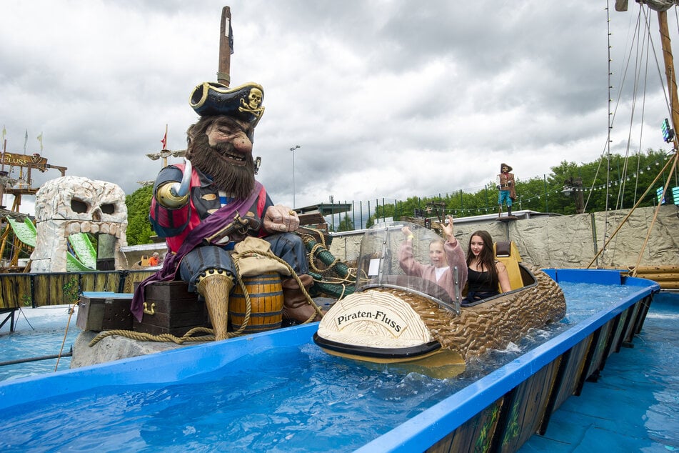 Wieder dabei ist die Wildwasserbahn "Piraten Fluss".