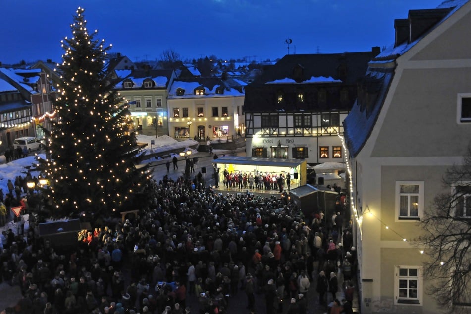Zu den Lichtmess-Feierlichkeiten kommen immer Hunderte Besucher nach Zwönitz.