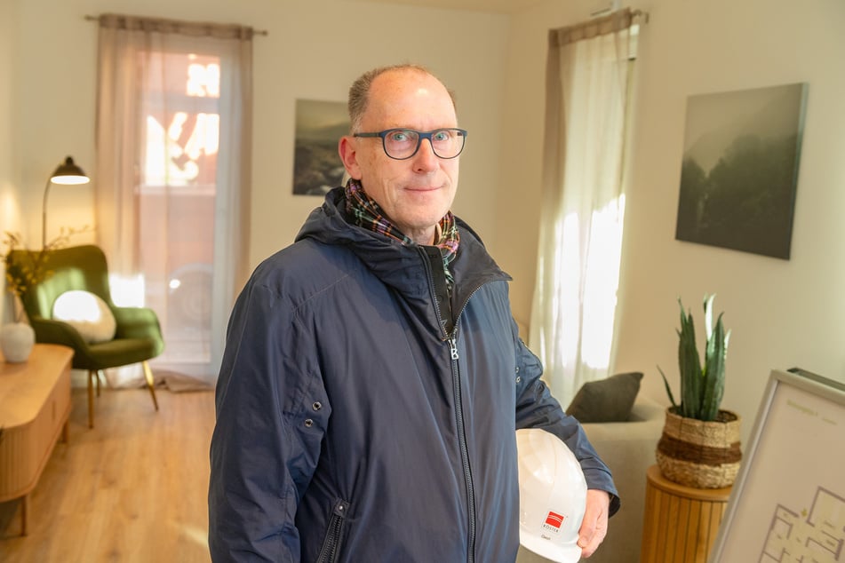 VR-Vorstand Claus Michael Zwiebel (61) freut sich über den Fortschritt des Projektes.