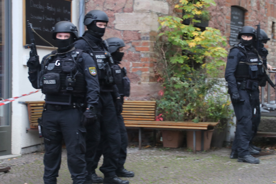 Nach Drohungen und Evakuierung in Halle: Polizeischutz für Berufsschulen angekündigt