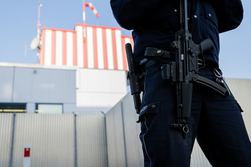 Hochsicherheitstrakt des Oberlandesgericht:. Ab Montag müssen sich hier 14 Männer verantworten, darunter Mitglieder der 'Ndrangheta, die als mächtigste Mafiaorganisation weltweit gilt.