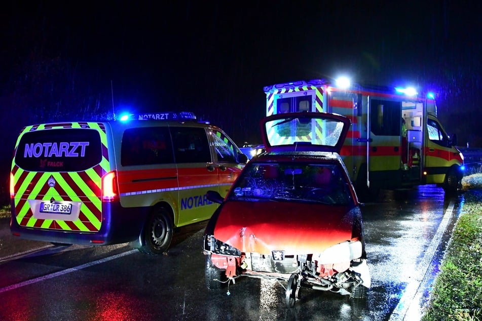 Unfall bei Görlitz: Rentner fährt über Kreisverkehr
