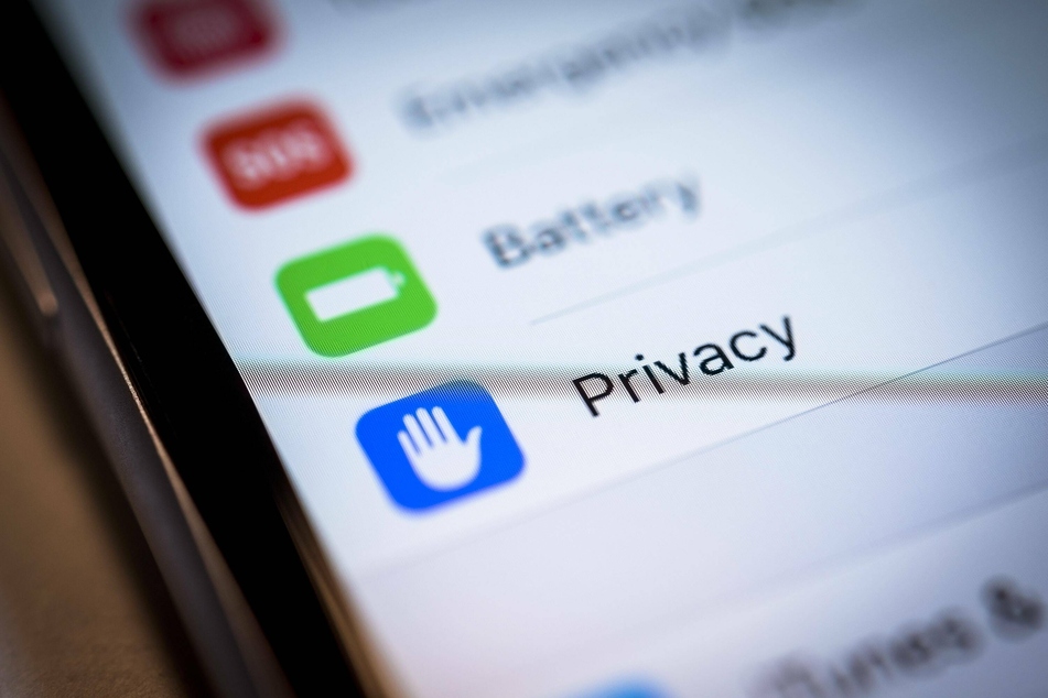 Mark Zuckerberg sees Apple's new privacy policy as a threat.