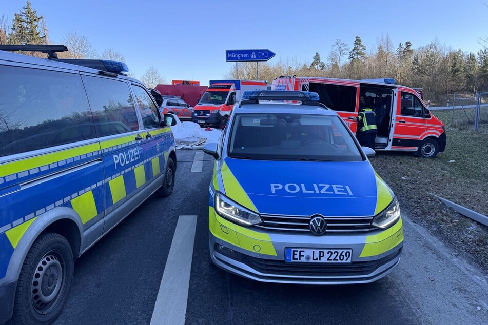 Zahlreiche Rettungskräfte sind vor Ort.