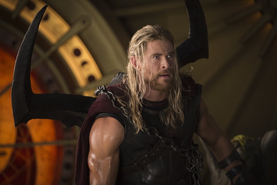 Thor (Chris Hemsworth, 39) muss nicht nur gegen seine bösartige Schwester antreten.