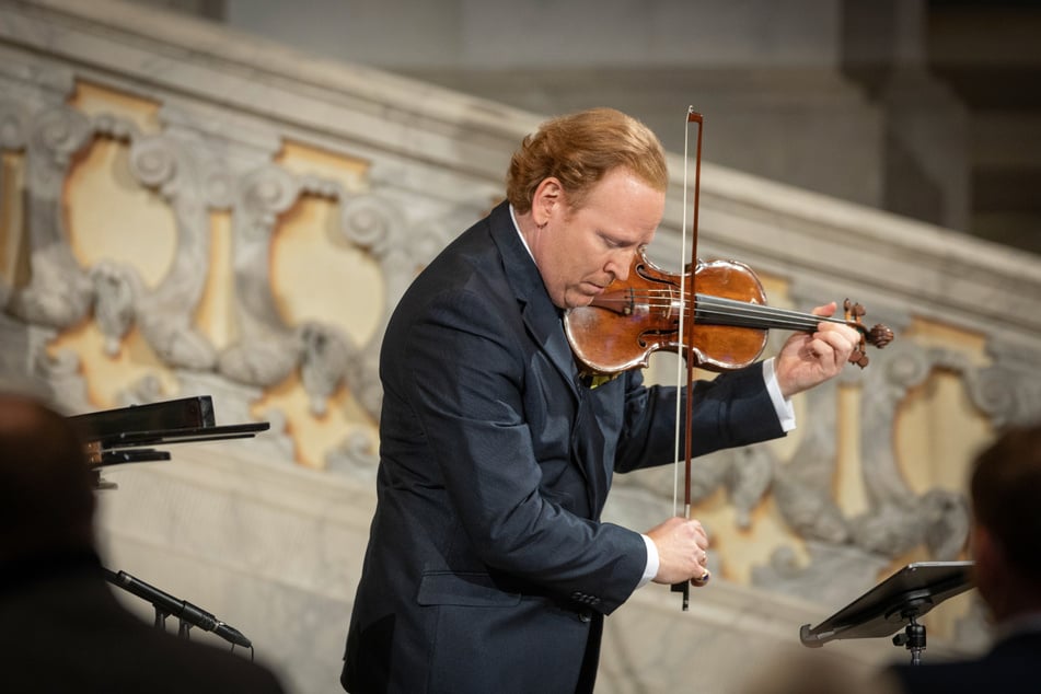Geiger und Musikdirektor Daniel Hope (52) in der Frauenkirche .