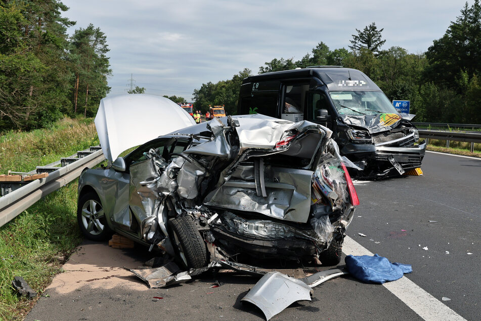 Auf der A45 bei Karlstein am Main (Unterfranken) kam es am Freitagmorgen zu einem tödlichen Verkehrsunfall.