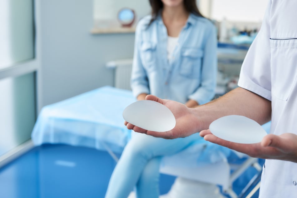 Patienten sollen in der Praxis des Arztes nicht sicher gewesen sein. (Symbolbild)