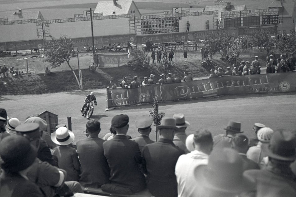 Hunderttausend Besucher zog es bereits damals an den Sachsenring.