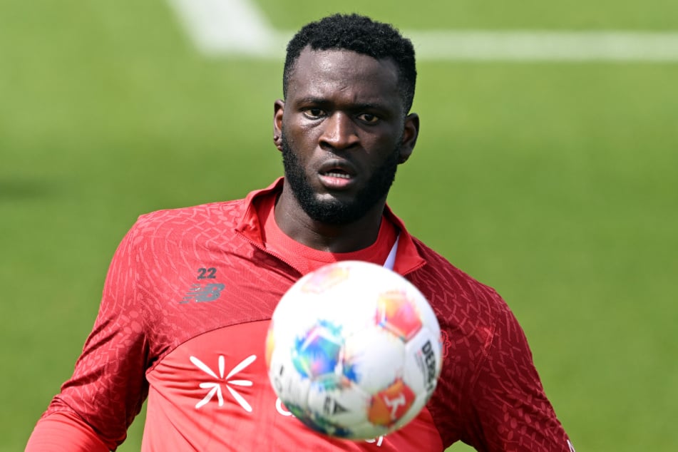 Victor Boniface (25) von Bayer 04 Leverkusen kam in der aktuellen Saison bislang nur zu einem einzigen Kurzeinsatz gegen die SV Elversberg.