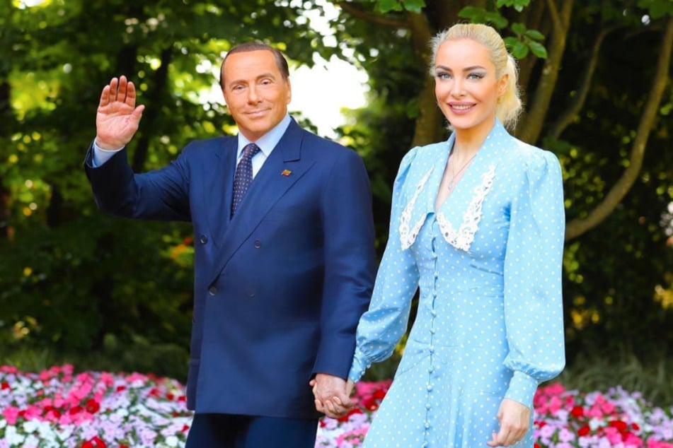 Während Kumpel Putin die Ukraine beschießt: Berlusconi heiratet 53 Jahre jüngere Freundin