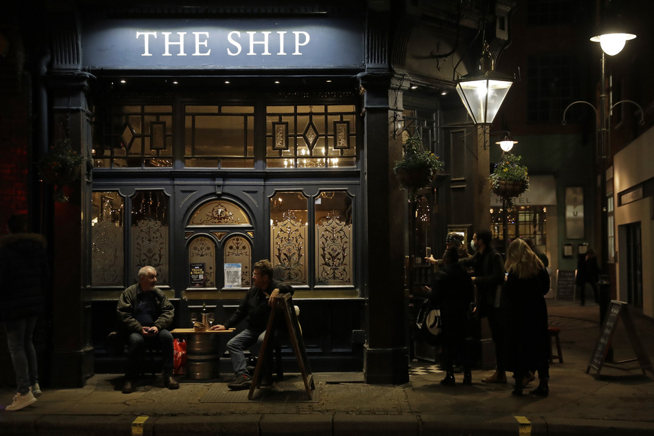 In London gilt derzeit die höchste Corona-Warnstufe, deswegen müssen auch Bars dicht machen.