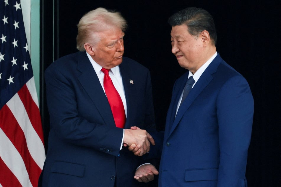 President Donald Trump's summit with his Chinese counterpart, Xi Jinping (r.), will likely not take place at the end of March.