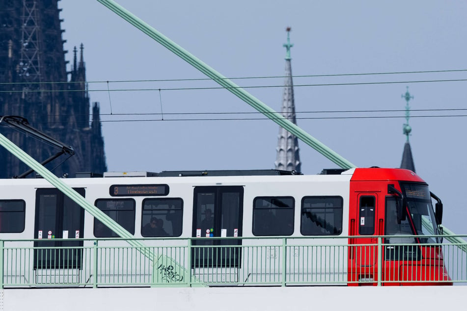 Köln: Wichtige Bahn-Linie für mehrere Wochen getrennt: Das müssen KVB-Kunden wissen