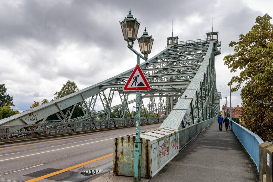 An dieser Stelle sollten Experten der Stadt einen näheren Blick auf das Bauwerk werfen, empfehlen die Datenanalysten.