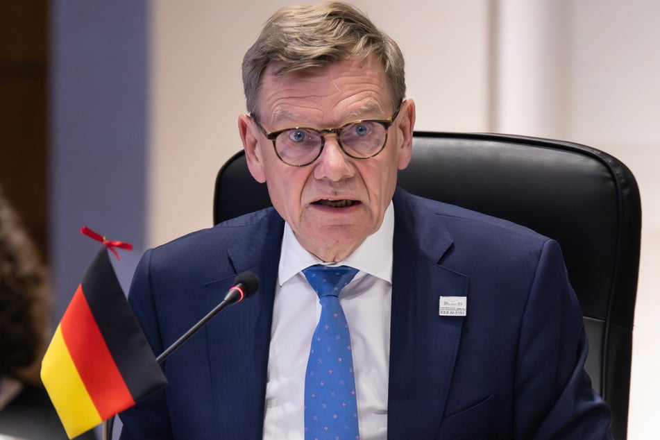 Außenminister Johann Wadephul (63, CDU) stellt deutsche Hilfe für Minenräumung in Straße von Hormus weiterhin in Aussicht.
