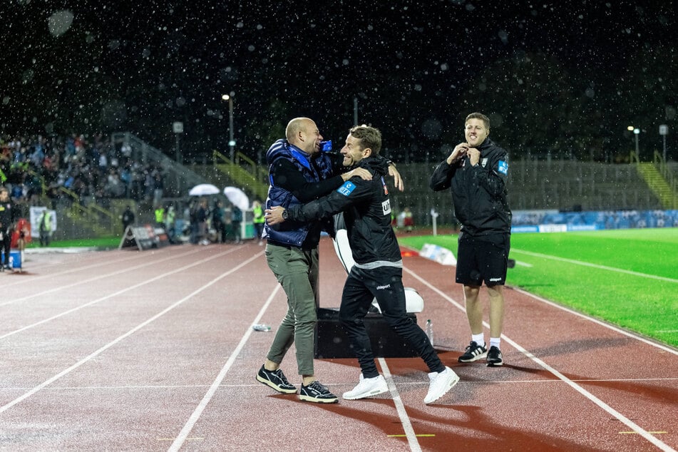 Sind alle drei gefeuert: Sportboss Markus Thiele (43), Trainer Moritz Glasbrenner (35) und Co-Trainer Max Kohlenberg (v.l.).