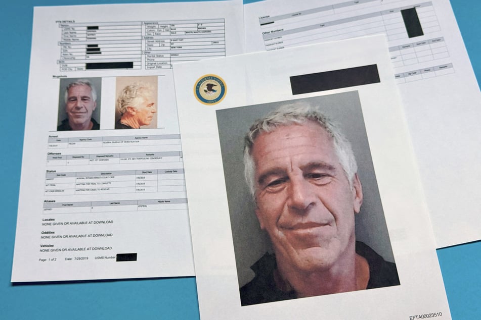 Sexualstraftäter Jeffrey Epstein (†66) soll nach Erkenntnissen des FBI und des US-Justizministeriums mehr als 1000 Minderjährige und junge Frauen missbraucht, die Opfer teilweise sogar an Prominente vermittelt haben.