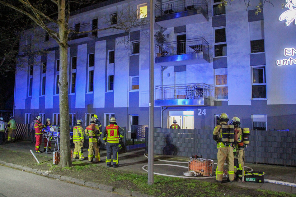 Bei einem Brand in Krefeld ist eine 81-jährige Frau ums Leben gekommen.