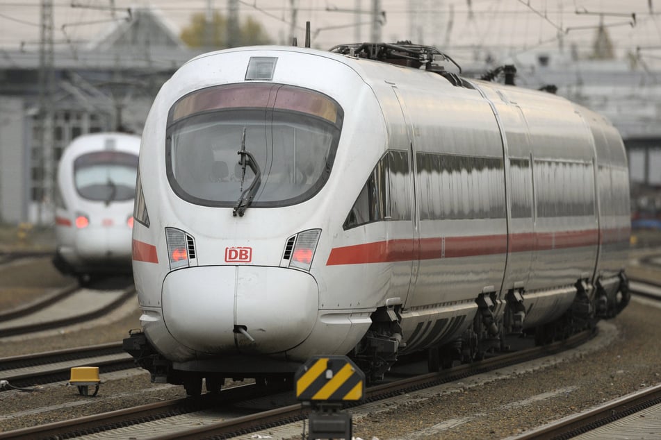 Der Vorfall ereignete sich am Montagabend gegen 23.30 Uhr im Betriebsbahnhof der Deutschen Bahn in Köln. (Symbolbild)