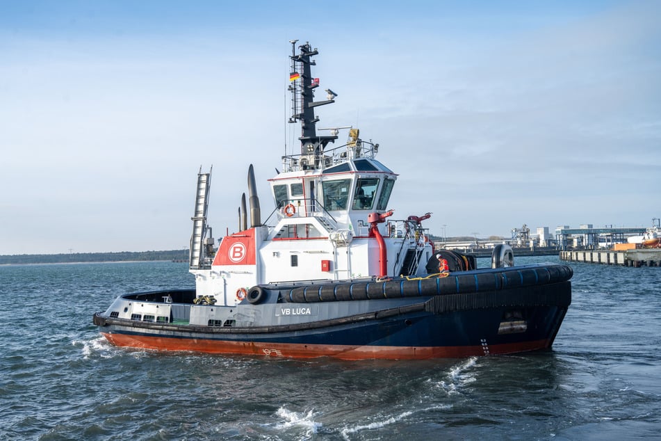 Die "VB Luca" gehört zur Schlepperflotte des LNG-Terminals in Mukran in Mecklenburg-Vorpommern.