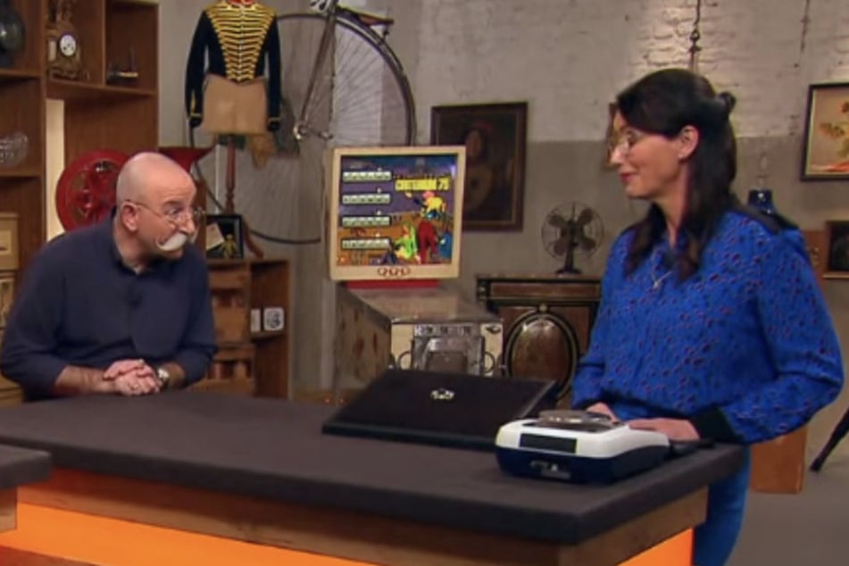 Horst Lichter (63) kann nicht fassen, wie hoch die Schätzung von Expertin Dr. Heide Rezepa-Zabel (60) ist.