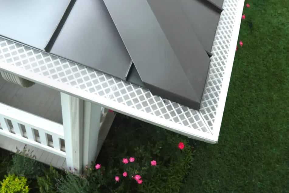 LeafFilter’s micromesh is so fine, it keeps out everything from large leaves to tiny shingle grit, while still allowing water to flow freely.