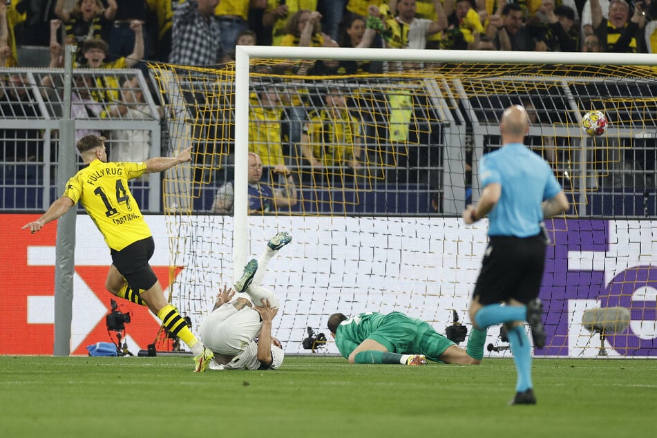 Niclas Füllkrug (l.) lässt Gianluigi Donnarumma keine Chance und vollendet eiskalt.