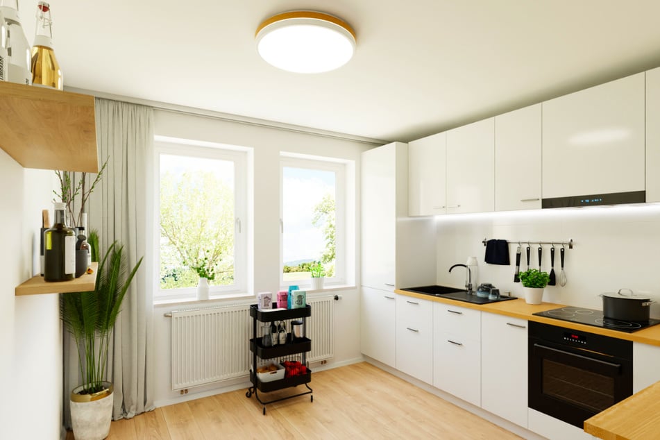 Der große Wohn- und Essbereich ist direkt an die moderne Küche angeschlossen und erleichtert so den Familienalltag.