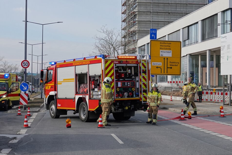 Die Feuerwehr kämpft mit 36 Leuten gegen den Brand am Fraunhofer-Institut.