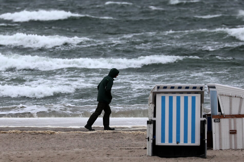 Für den Mittag werden an der Ostsee Hochwasserwerte von bis zu 1,05 Metern erwartet. (Symbolbild)