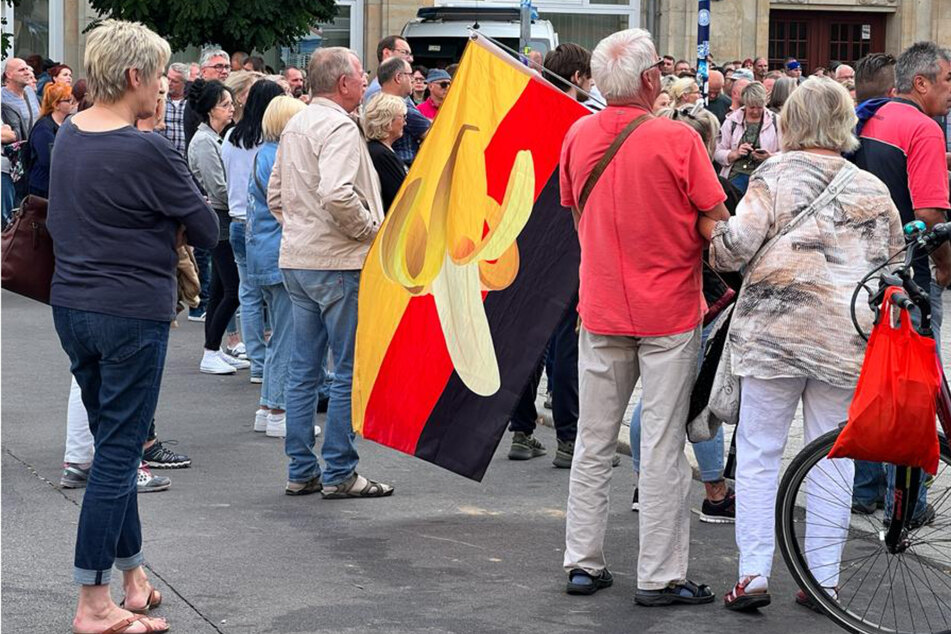 Am Montagabend fanden sich zahlreiche Menschen in Magdeburg zusammen, um gegen die Bundesregierung zu demonstrieren.