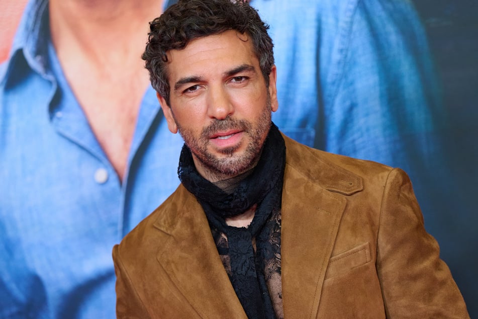 Im Film kommt es zu einem überraschenden Kuss mit Schauspielkollege Elyas M'Barek (44).