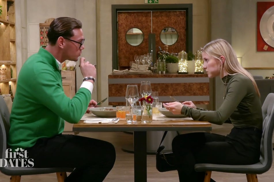 Dennoch läuft das Date wie geschmiert, denn die beiden sind sich sehr sympathisch.