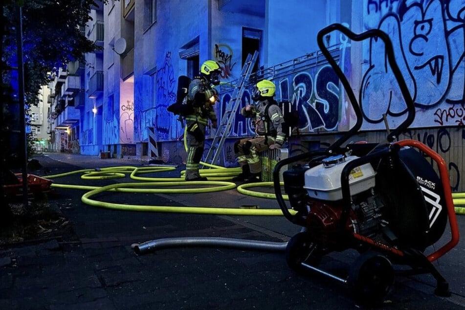 Mit 44 Einsatzkräften war die Feuerwehr für rund anderthalb Stunden im Einsatz.