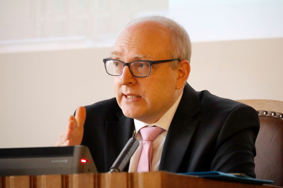 Der Chemnitzer Oberbürgermeister Sven Schulze (49, SPD) warnte am Dienstag vor weiter steigenden Corona-Zahlen.