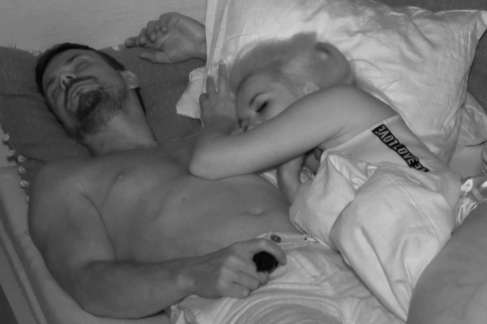 Ludwig Heer (39) verbrachte die Nacht kuscheln mit einer Verführerin.