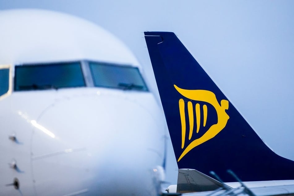 Horror-Flug nach Bayern: Teil von Triebwerk zerstören Fenster von Ryanair-Maschine
