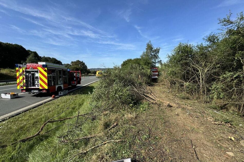 In Höhe Plauen-Ost bretterte der Bus ins Gebüsch. Die Autobahn musste für etwa zwei Stunden voll gesperrt werden.