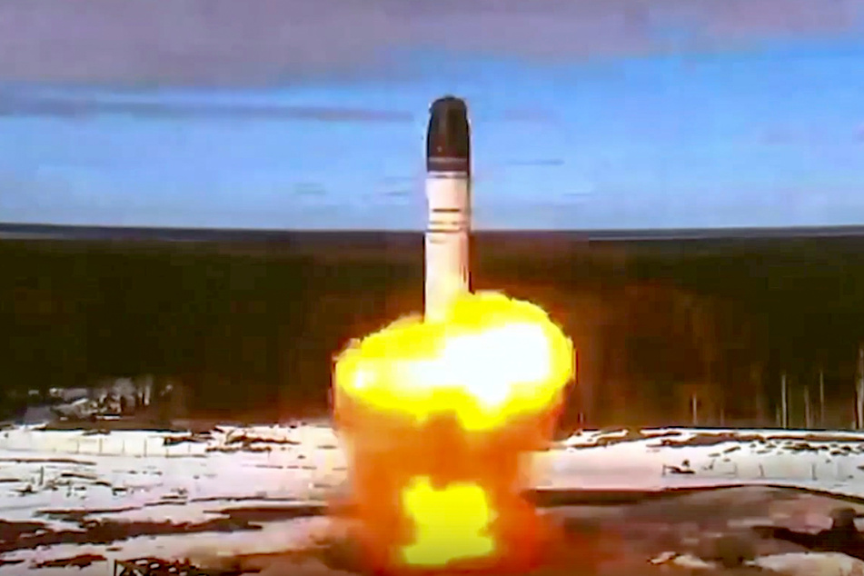 Eine russische RS-28 Sarmat Interkontinentalrakete wird zu Testzwecken abgeschossen. Der deutsche Bundeskanzler gibt sich überzeugt, dass Putin "für den Augenblick" keinen Atomkrieg anstrebt. (Archivbild)