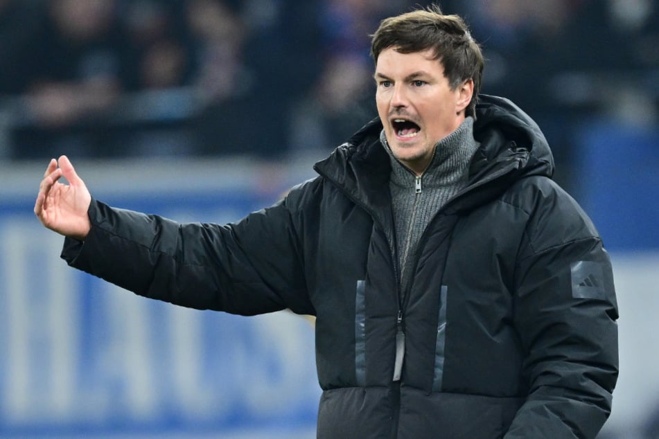 HSV-Coach Merlin Polzin (35) will das Kalenderjahr mit seiner Mannschaft erfolgreich abschließen. Mit Eintracht Frankfurt wartet allerdings ein harter Brocken.